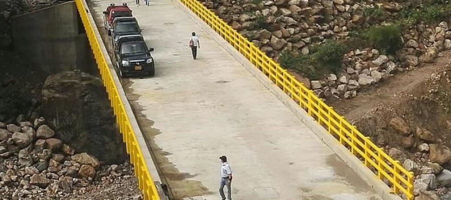 PUENTE-VEHICULAR-Y-OBRAS-COMPLEMENTARIAS-EN-LA-QUEBRADA-ALMORZADERENA